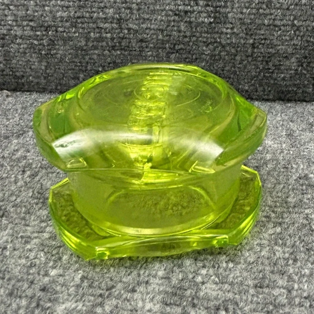 Nextrend Garlic Twister G2 Manual Mincer Lime Green Made in USA Kitchen Tool